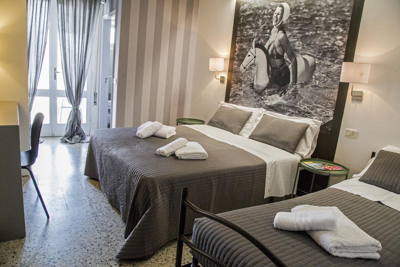 Hotel Hollywood Риччоне Экстерьер фото